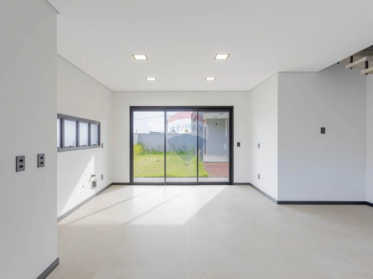 Casa Nova 3 Suítes à Venda — Vargem do Bom Jesus, Florianópolis