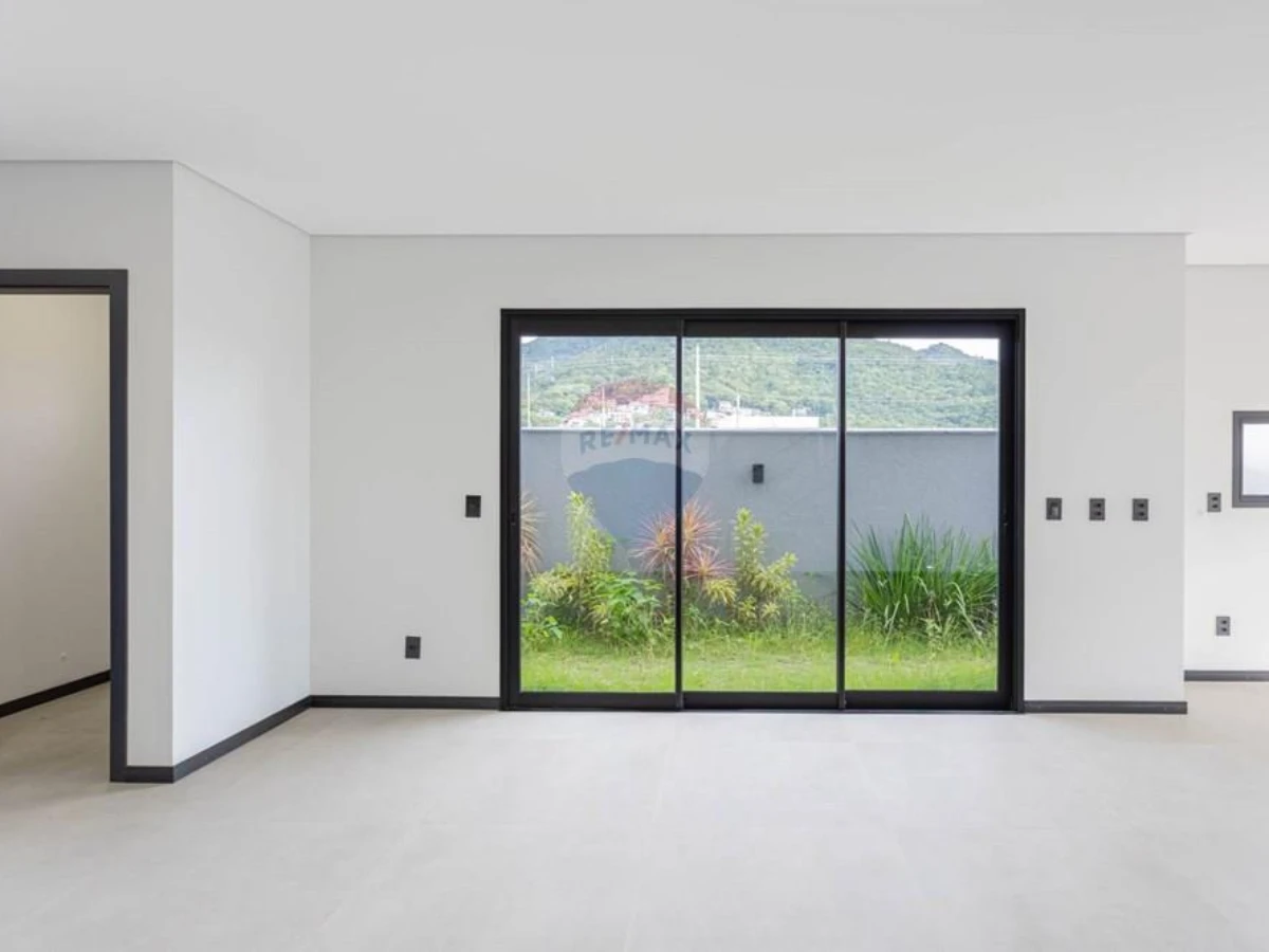 Casa Nova 3 Suítes à Venda — Vargem do Bom Jesus, Florianópolis
