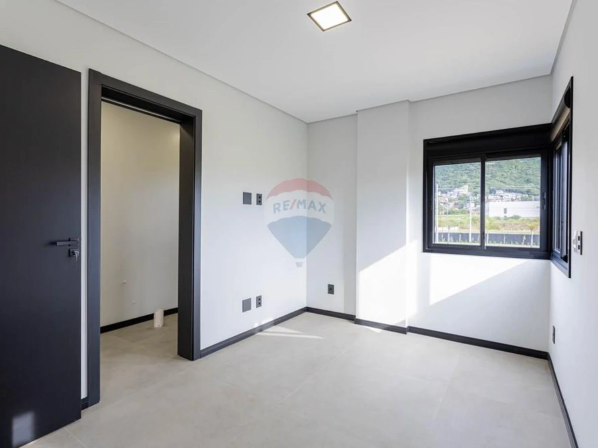 Casa Nova 3 Suítes à Venda — Vargem do Bom Jesus, Florianópolis