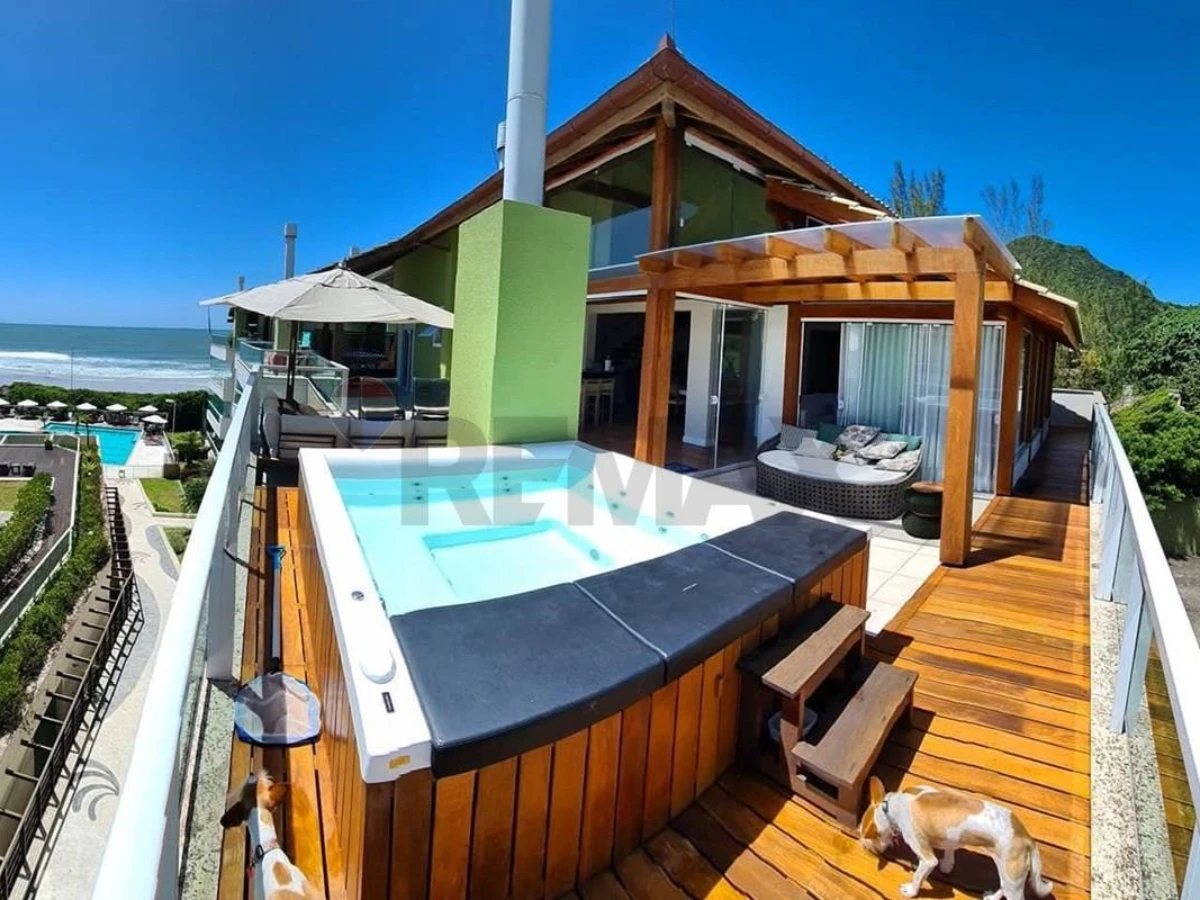 Cobertura 4 suítes com vista para o mar — Praia do Santinho, Florianópolis