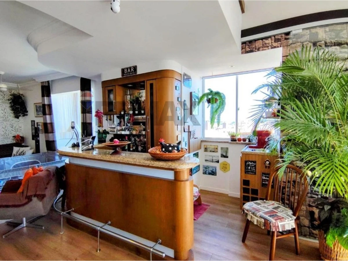 Apartamento 3 Dormitórios com Vista para o Mar — Abraão, Florianópolis