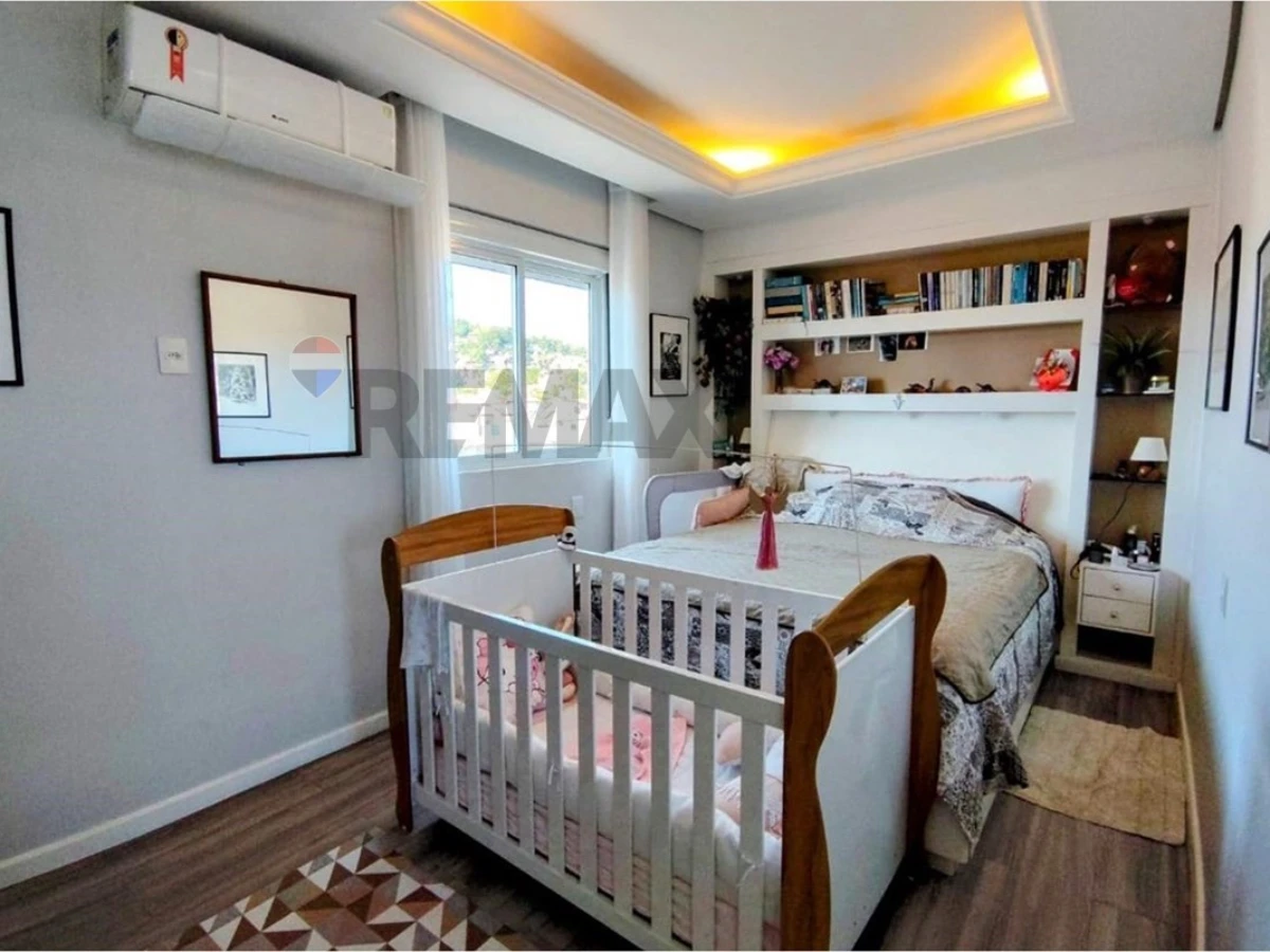 Apartamento 3 Dormitórios com Vista para o Mar — Abraão, Florianópolis
