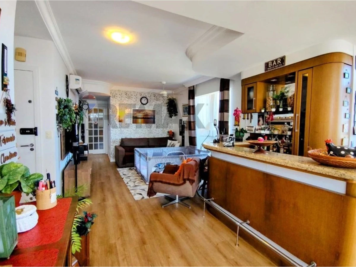 Apartamento 3 Dormitórios com Vista para o Mar — Abraão, Florianópolis